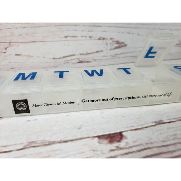 Blue Letter Vitamin Pill Reminder Container Organizer Dispenser 7 Day Storage - Picture 3 of 9